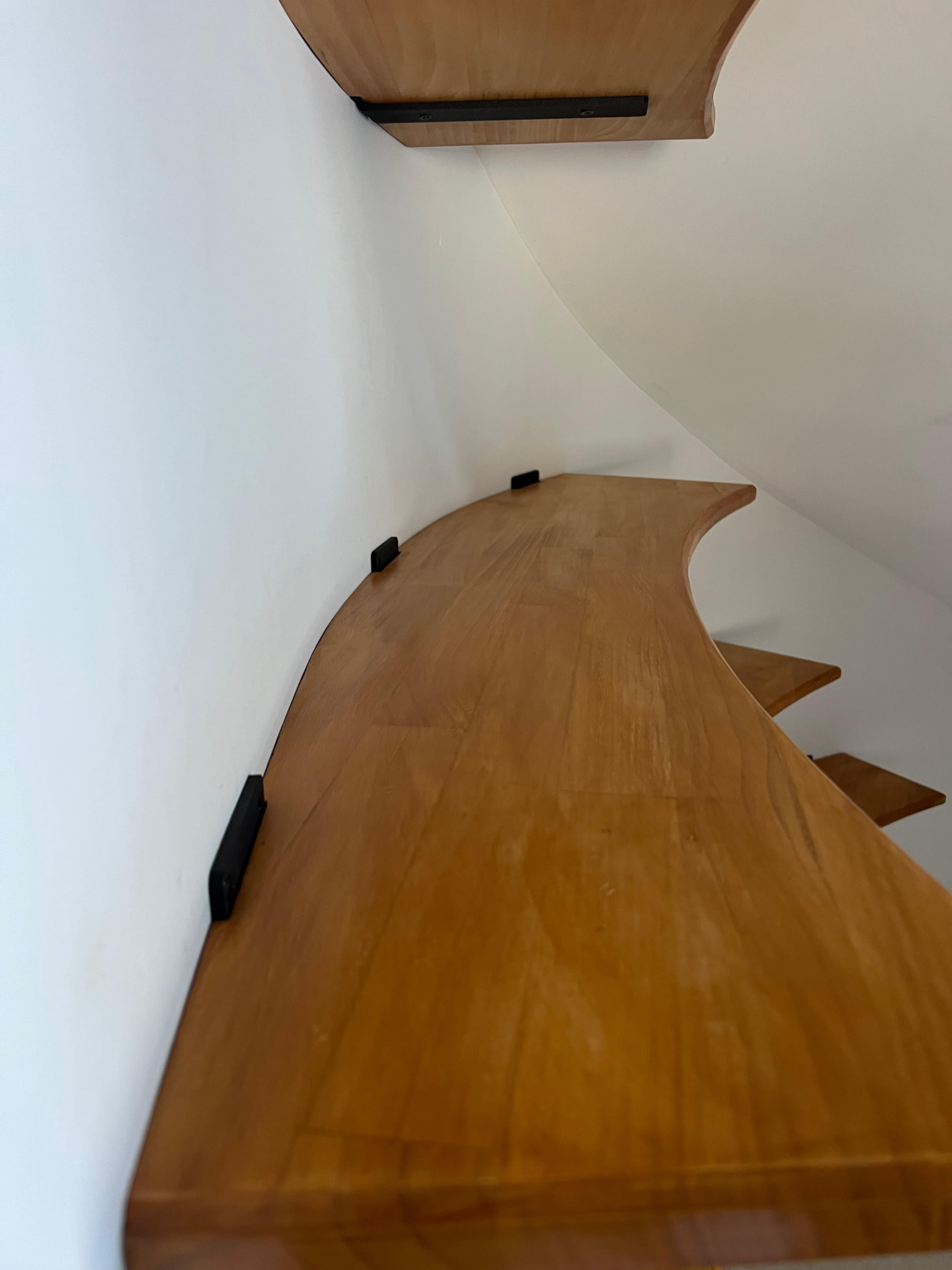 Curved shelves — finished view 3